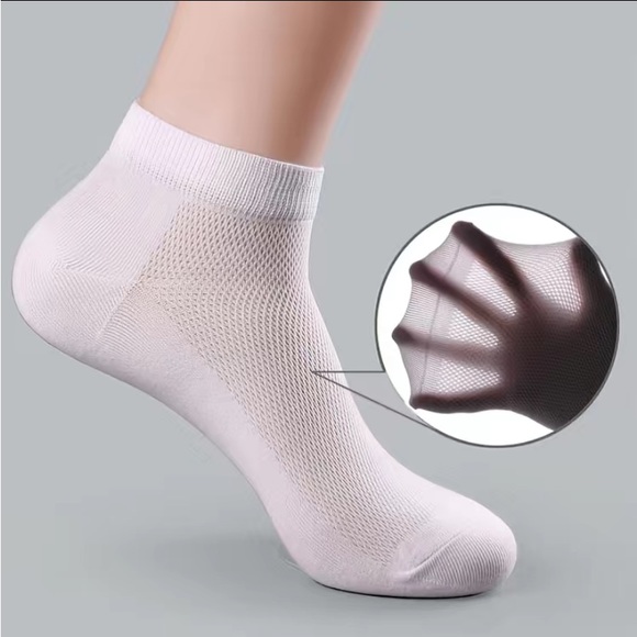 FREE NWT - Men’s 1Pair Solid White Breathable Athletic Socks (White / One Size) - Picture 3 of 5